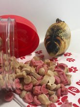 Load image into Gallery viewer, Tuna & salmon cat treats.